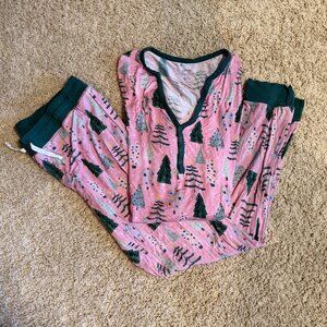 🎄 Little Sleepies “Twinkling Trees” Christmas Pajama Set – Women’s Medium 🎄